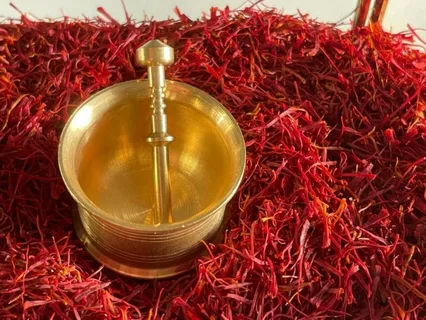 تصویر 2 از زعفران رشته‌ ای بریده امید با کیفیت متعادل و ظاهر تمیز برای مصرف روزانه